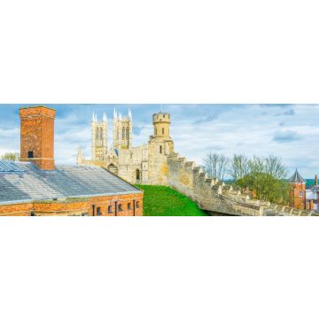 Lais Puzzle - Die Kathedrale von Lincoln mit Blick über den Wall der Burg von Lincoln, England, Panorama - 1.000 Teile
