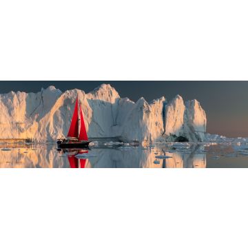 Lais Puzzle - Grönland Mitternacht Sonnenuntergang Eisberg perfekte Reflexion Panorama mit roten Segelschiff, Panorama - 1.000 Teile