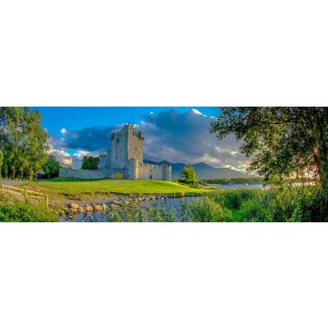 Lais Puzzle - Idyllische Landschaft von Ross Castle im Killarney National Park in Irland. Reise mit dem Auto durch den Ring of Kerry, Panorama - 1.000 Teile