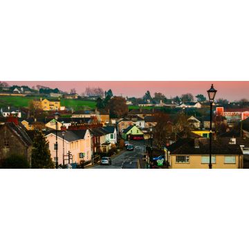 Lais Puzzle - Cashel, Irland. Luftaufnahme einer kleinen Stadt am Abend, Panorama - 1.000 Teile