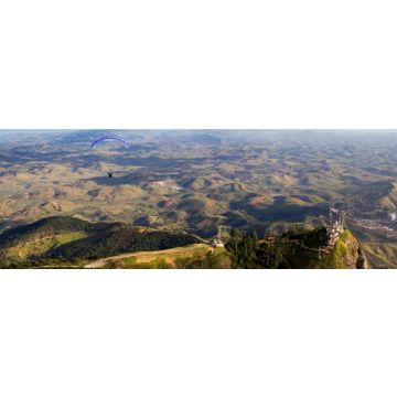 Lais Puzzle - Luftlandschaft in Governador Valadares mit Paraglider und Ibituruna Gipfel und Rio Doce Tal, Brasilien, Panorama - 1.000 Teile