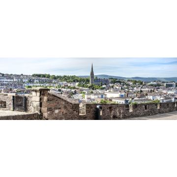 Lais Puzzle - Londonderry, Nordirland: Skyline von Derry mit St. Eugene's Cathedral in der Nähe von Free Derry Corner, Stadtmauer, Horizont und blauem Himmel, Panorama - 1.000 Teile