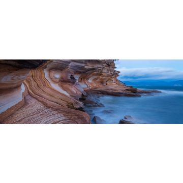 Lais Puzzle - Painted Cliffs im Maria Island National Park, Tasmanien, Australien. Erodierte Schichten aus Eisenoxid bilden interessante Muster in der Küstenlinie, Panorama - 1.000 Teile