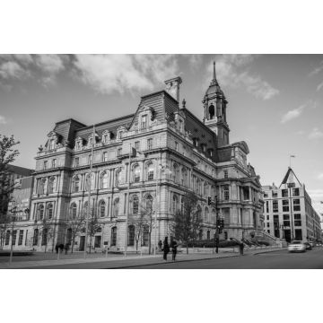 Lais Puzzle - Historisches Wahrzeichen Montreal City Hall während der Herbstsaison in Montreal, Quebec, Kanada in schwarz weiß - 2.000 Teile