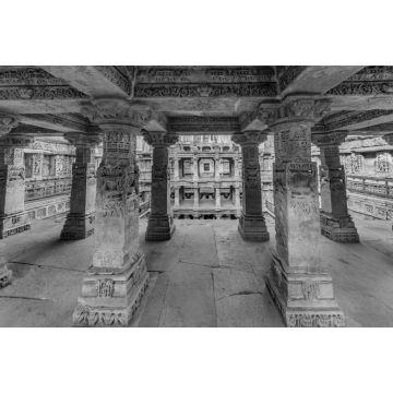 Lais Puzzle - Das UNESCO-Welterbe Queen's step well oder rani ki vav befindet sich in der Stadt Patan, Bezirk Patan im indischen Bundesstaat Gujarat in schwarz weiß - 2.000 Teile