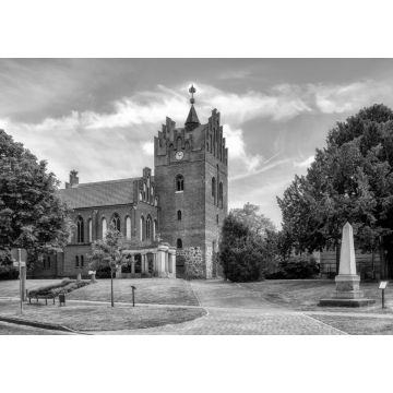 Lais Puzzle - Neogotische Kirche im Storchendorf Linum, Brandenburg an der Havel, Deutschland in schwarz weiß - 1.000 Teile