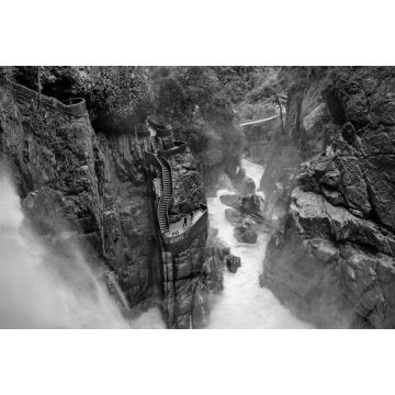 Lais Puzzle - Luftaufnahme des Del-Diablo-Wasserfalls in Banos, Ecuador in schwarz weiß - 2.000 Teile
