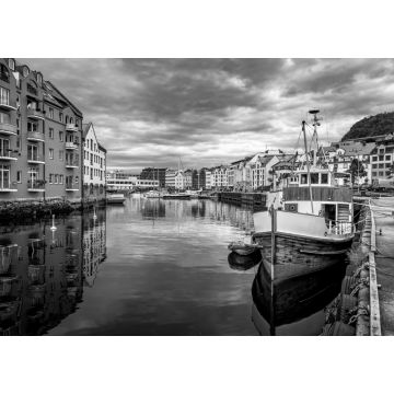 Lais Puzzle - Boot am Pier in Aalesund in Norwegen in schwarz weiß - 1.000 Teile