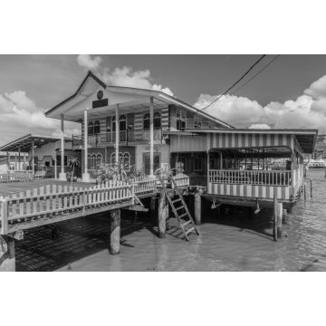 Lais Puzzle - Haus im Wasserdorf Kampong Ayer in Bandar Seri Begawan, der Hauptstadt von Brunei in schwarz weiß - 2.000 Teile