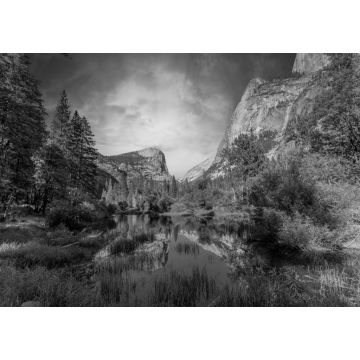 Lais Puzzle - Spiegelungen im Wasser der Yosemite Mountains am Mirror Lake bei Sonnenuntergang, Yosemite. Kalifornien, Vereinigte Staaten in schwarz weiß - 1.000 Teile