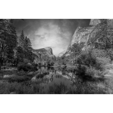 Lais Puzzle - Spiegelungen im Wasser der Yosemite Mountains am Mirror Lake bei Sonnenuntergang, Yosemite. Kalifornien, Vereinigte Staaten in schwarz weiß - 2.000 Teile
