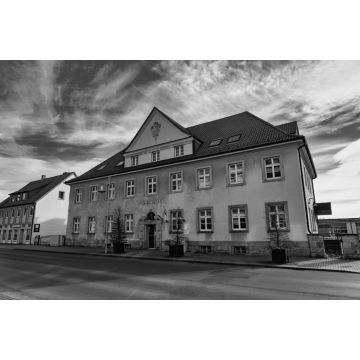 Lais Puzzle - Alte Post Alfeld in schwarz weiß - 2.000 Teile