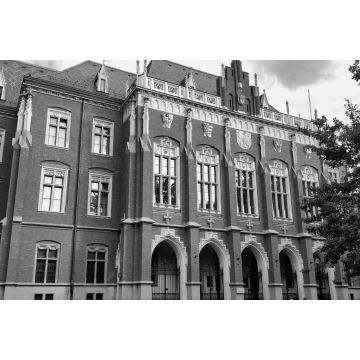 Lais Puzzle - Jagiellonische Universität (Uniwersytet Jagielloński). Historisches Zentrum in der Stadt Krakau. Polen in schwarz weiß - 2.000 Teile