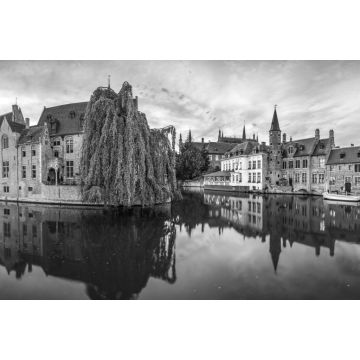 Lais Puzzle - Sonnenuntergangspanorama des Stadtzentrums von Brügge, das oft als das Venedig des Nordens bezeichnet wird, mit dem berühmten Rozenhoedkaai, der in der schönen Dämmerung beleuchtet ist, Provinz Westflandern, Belgien in schwarz weiß - 2...