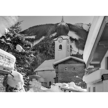 Lais Puzzle - Alte Kirche über verschneiten Bergen in Saalbach - Hinterglemm, Österreich in schwarz weiß - 1.000 Teile