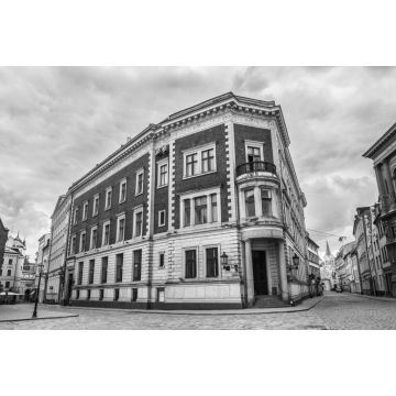 Lais Puzzle - Blick auf leere Domplatz Straße, wegen Covid-19 Quarantäne in Riga in schwarz weiß - 2.000 Teile