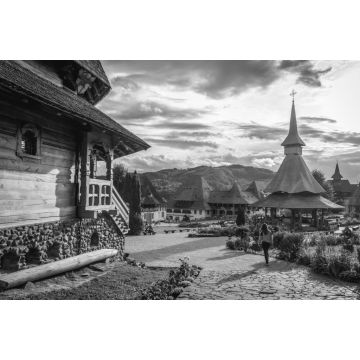 Lais Puzzle - Blick auf das Barsana-Kloster in der Region Maramures, Rumänien in schwarz weiß - 2.000 Teile