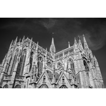 Lais Puzzle - Teilansicht der Kathedrale von Oostende in Belgien von unten in schwarz weiß - 2.000 Teile