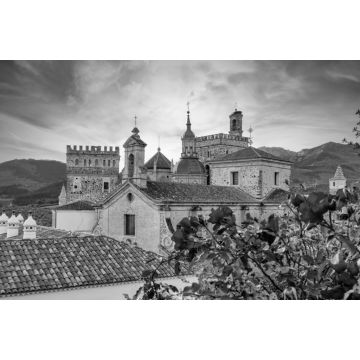 Lais Puzzle - Kloster von Guadaloupe in der Provinz Caceres, Extremadura, Spanien in schwarz weiß - 2.000 Teile