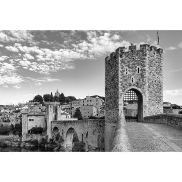 Lais Puzzle - mittelalterliche Brücke in dem Dorf Besalu in Girona, Katalonien, Spanien in schwarz weiß - 2.000 Teile