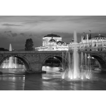 Lais Puzzle - Die nordmazedonische Hauptstadt Skopje. Alte Steinbrücke in schwarz weiß - 1.000 Teile