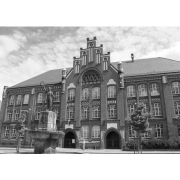 Lais Puzzle - Jahnschule in Wittenberge`s Gründerzeitviertel in schwarz weiß - 500, 1.000 & 2.000 Teile