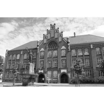 Lais Puzzle - Jahnschule in Wittenberge`s Gründerzeitviertel in schwarz weiß - 2.000 Teile