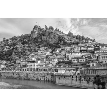 Lais Puzzle - Blick auf die Altstadt von Berat, Albanien in schwarz weiß - 2.000 Teile