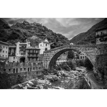 Lais Puzzle - Pont Sant Martin, Aostatal in schwarz weiß - 2.000 Teile