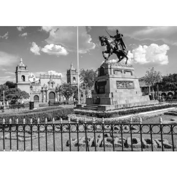 Lais Puzzle - Plaza de Armas in Ayacucho, Peru in schwarz weiß - 500, 1.000 & 2.000 Teile