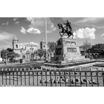 Lais Puzzle - Plaza de Armas in Ayacucho, Peru in schwarz weiß - 2.000 Teile