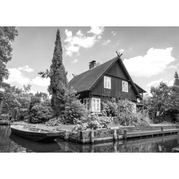 Lais Puzzle - Schönes altes Fachwerkhaus an einem Wasserkanal im Spreewald, Brandenburg, Deutschland in schwarz weiß - 1.000 Teile