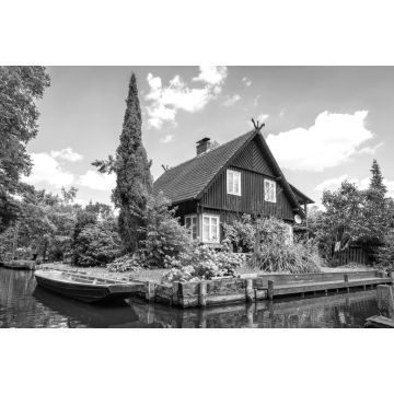 Lais Puzzle - Schönes altes Fachwerkhaus an einem Wasserkanal im Spreewald, Brandenburg, Deutschland in schwarz weiß - 2.000 Teile