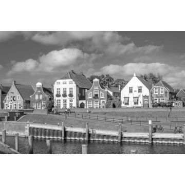 Lais Puzzle - Historische Häuserfassaden in der Sielstraße im Fischereihafen von Greetsiel, Niedersachsen, Deutschland in schwarz weiß - 2.000 Teile