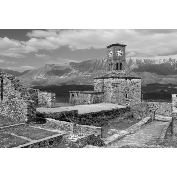 Lais Puzzle - Blick auf die Burg Gjirokaster in Albanien in schwarz weiß - 2.000 Teile