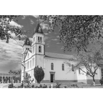 Lais Puzzle - Sao Tome, die schöne weiße Kathedrale im Zentrum, Sao Tome und Principe in schwarz weiß - 500, 1.000 & 2.000 Teile