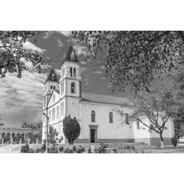 Lais Puzzle - Sao Tome, die schöne weiße Kathedrale im Zentrum, Sao Tome und Principe in schwarz weiß - 2.000 Teile