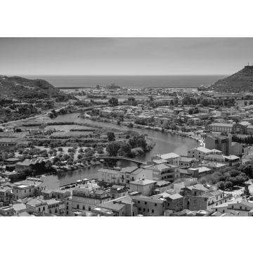 Lais Puzzle - Sardinien, Italien - Panoramablick auf die Stadt Bosa am Fluss Temo mit dem Ferienort Bosa Marina an der Mittelmeerküste vom Hügel der Burg Malaspina aus gesehen in schwarz weiß - 500, 1.000 & 2.000 Teile