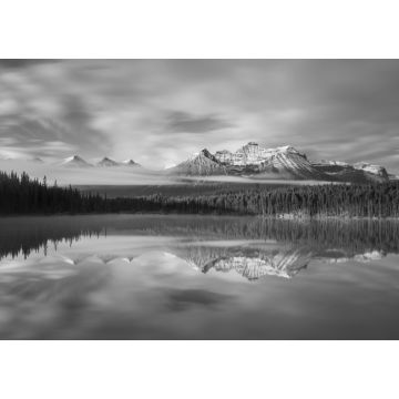 Lais Puzzle - Panorama des Herbert-Sees an einem nebligen Morgen mit Gletscherberg und Spiegelung im Banff-Nationalpark, Kanada Die kanadischen Rockies oder Canadian Rocky Mountains in schwarz weiß - 1.000 Teile