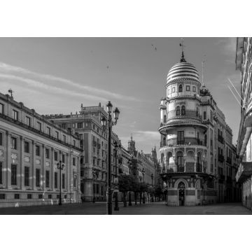 Lais Puzzle - Die 'Avenida de la Constitucion' in Sevilla kurz nach Sonnenaufgang, mit dem schönen 'Confiteria Filella' Turm, der 'Banco de España' und der Kathedrale in schwarz weiß - 1.000 Teile