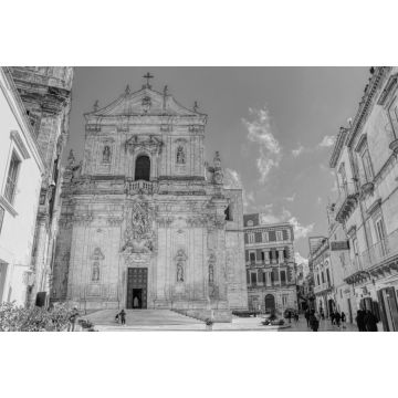 Lais Puzzle - Ein Blick auf die Fassade der Basilika San Martino in Martina Franca, Apulien, Italien in schwarz weiß - 2.000 Teile