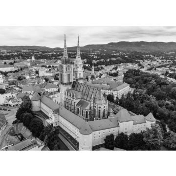Lais Puzzle - Die Kathedrale von Zagreb - eine alte gotische Kirche in Europa in schwarz weiß - 500, 1.000 & 2.000 Teile