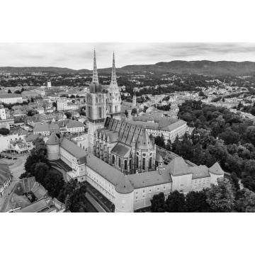 Lais Puzzle - Die Kathedrale von Zagreb - eine alte gotische Kirche in Europa in schwarz weiß - 2.000 Teile