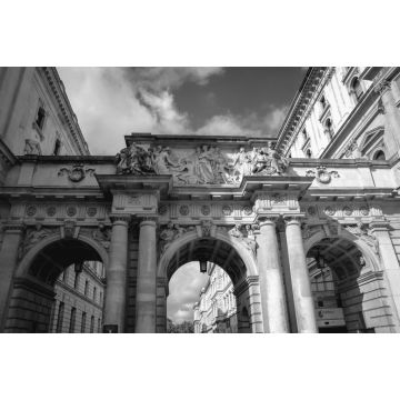 Lais Puzzle - Tor neben dem Gebäude des Foreign & Commonwealth Office in London City, UK in schwarz weiß - 2.000 Teile