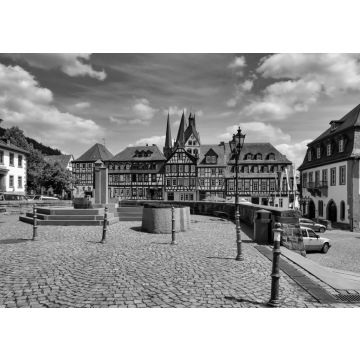 Lais Puzzle - Altstadt von Gelnhausen mit Springbrunnen im Vordergrund, Hessen, Deutschland in schwarz weiß - 500, 1.000 & 2.000 Teile