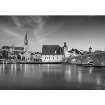 Lais Puzzle - Regensburg, Deutschland. Stadtbild von Regensburg, Deutschland während der blauen Stunde in der Dämmerung in schwarz weiß - 500, 1.000 & 2.000 Teile