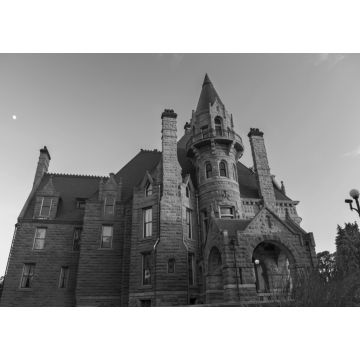 Lais Puzzle - Craigdarroch Castle, schottisches Herrenhaus aus der viktorianischen Ära, historische Stätte Kanadas, Außenansicht des Gebäudes in Victoria BC in schwarz weiß - 1.000 Teile
