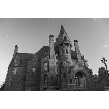 Lais Puzzle - Craigdarroch Castle, schottisches Herrenhaus aus der viktorianischen Ära, historische Stätte Kanadas, Außenansicht des Gebäudes in Victoria BC in schwarz weiß - 2.000 Teile