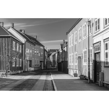 Lais Puzzle - Blick auf eine enge Straße im Stadtteil Brygge in Trondheim, Norwegen in schwarz weiß - 2.000 Teile