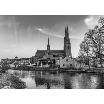 Lais Puzzle - Blick auf die Kathedrale von Uppsala bei Sonnenuntergang mit Spiegelung im Fluss Fyris in Schweden in schwarz weiß - 500, 1.000 & 2.000 Teile